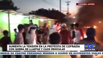 Con quema de llantas familiares y vecinos protestan tras asesinato de joven en Cofradía