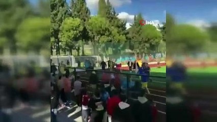 Maçtan sonra saha karıştı, taraftarlar sahaya girdi