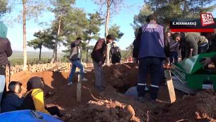 Kahramanmaraş'ta 3 çocuğunu yangında kaybeden anne cenazede zor anlar yaşadı