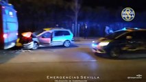 Un conductor ebrio empotra su coche contra un autobús de pasajeros en Sevilla