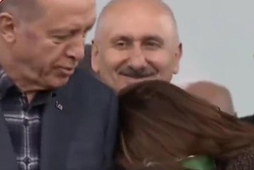 Açılışta yanındaki kadının yaptıkları Cumhurbaşkanı Erdoğan'ı da şaşırttı