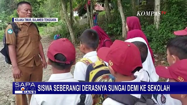 Perjuangan Siswa dan Guru Seberangi Derasnya Sungai Demi ke Sekolah