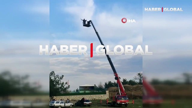 Maganda vincin tepesine çıkıp 14 el ateş etti, alkış istedi 'Hani yok mu alkış?'