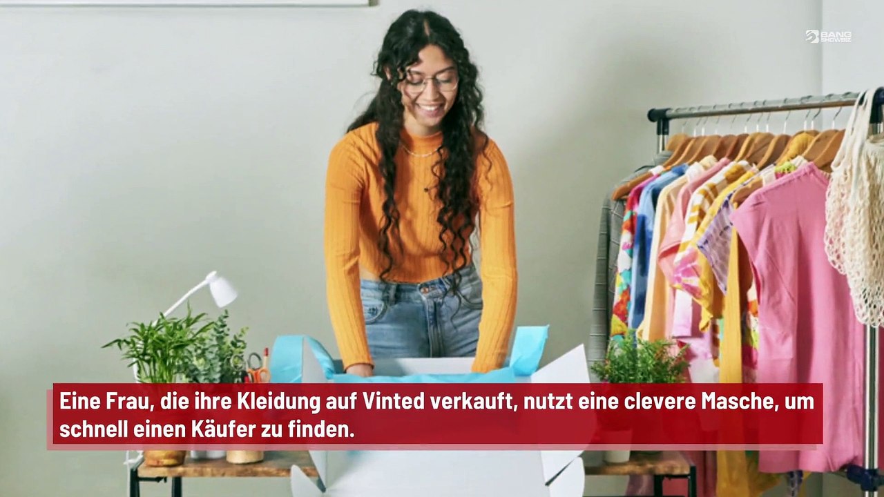 Frau verkauft ihre Kleidung auf Vinted mit Hilfe eines Sängers