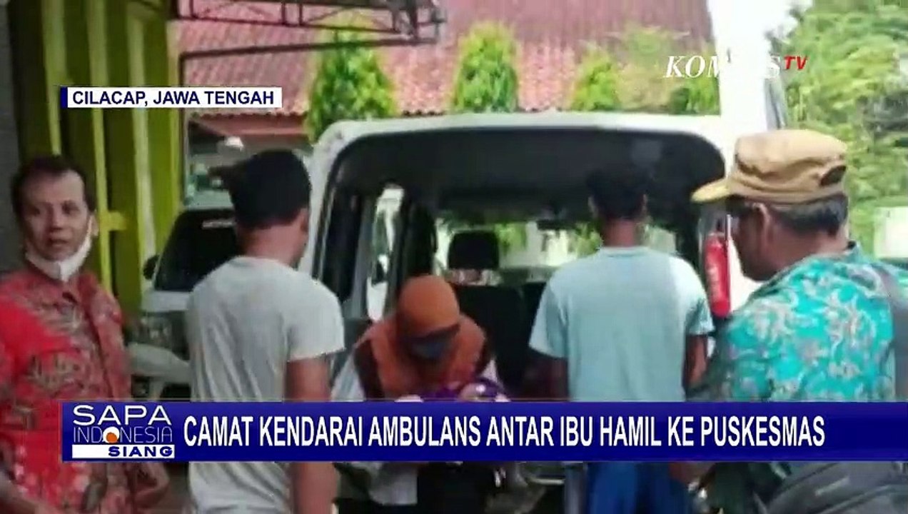 Salut! Camat Nusawungu Kendarai Ambulans Antar Ibu Hamil ke Puskesmas