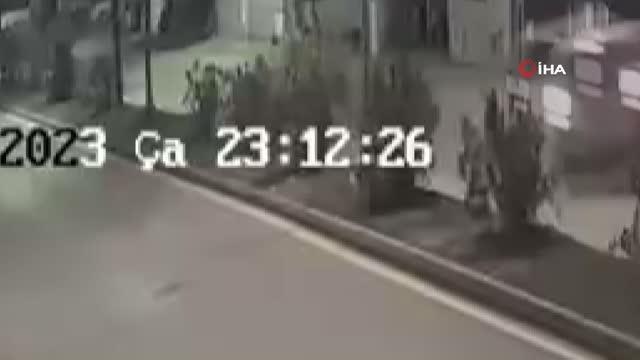 Kontrolden çıkan otomobil iş yerine böyle daldı