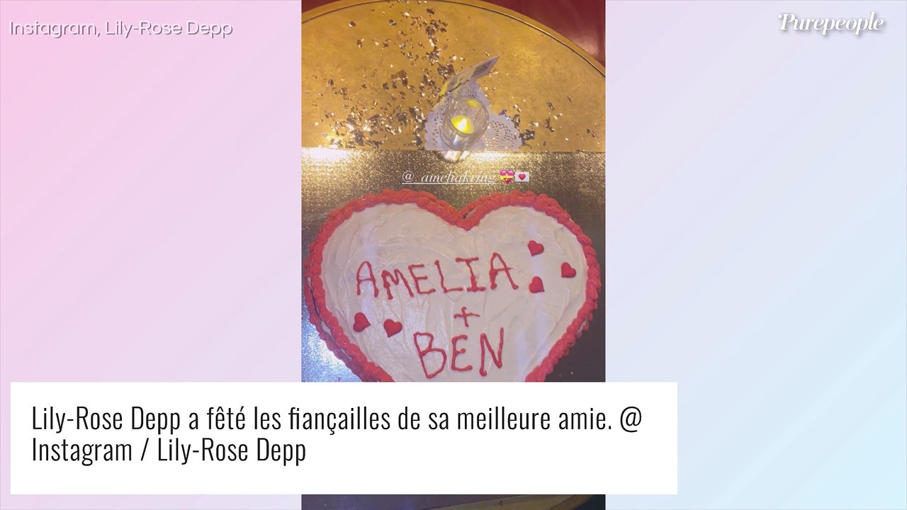 Lily-Rose Depp : Mini-robe, épaules dénudées... Ultra glamour pour des fiançailles très spéciales !