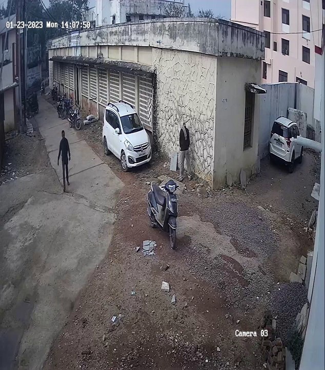 बैंक से सात लाख निकालकर घर पहुंचे सराफा कारोबारी की गाड़ी से उठाईगिरी