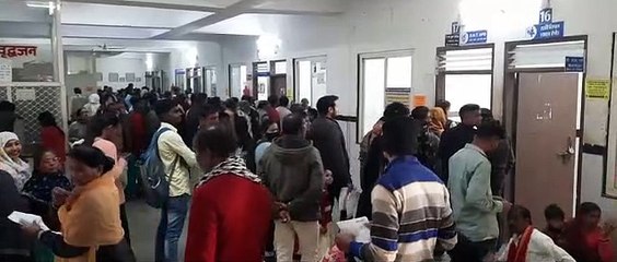 जिला अस्पताल की ओपीडी में मरीज