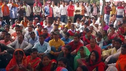 नियमितीकरण की मांग को लेकर धरना-प्रदर्शन