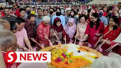 Anwar and Wan Azizah grace Penang CM's CNY open house
