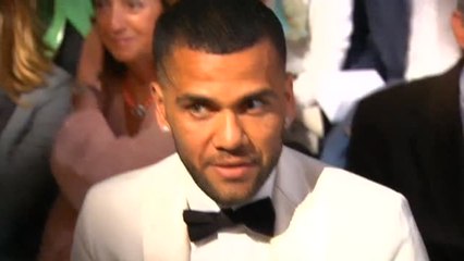 Télécharger la video: Dani Alves es trasladado de prisión y solicita volver a declarar ante el juez