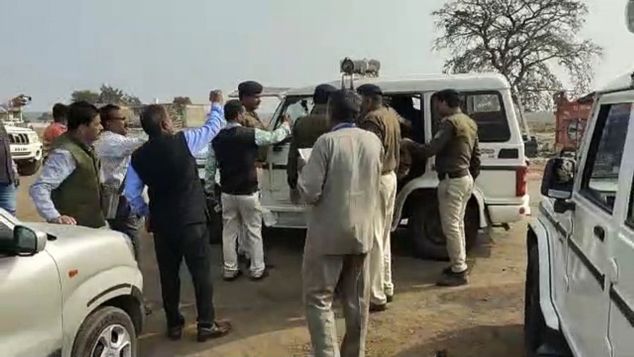 बरेली से कार लाए, 34 मील पर कट्टा अड़ाकर मुरगी...