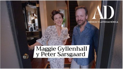 Maggie Gyllenhaal y su esposo Peter Sarsgaard nos dan la bienvenida en su hogar