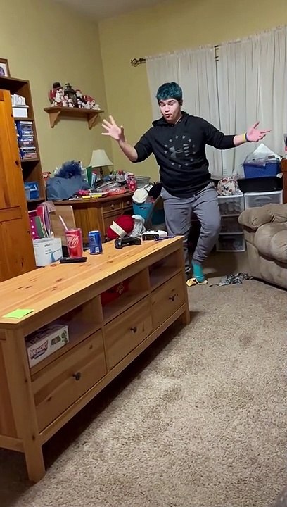 Noah falls down