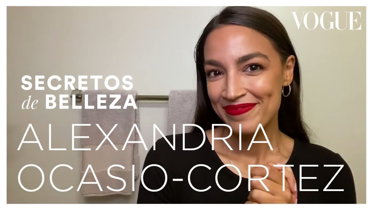 Alexandria Ocasio-Cortez nos muestra cómo lograr sus labios rojos insignia