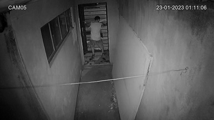 VÍDEO: ladrão furta botijões de gás de restaurante pop de Apucarana