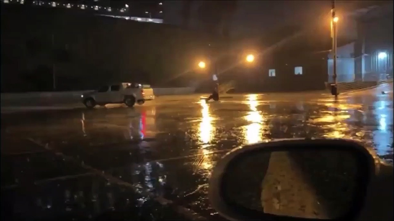 Se faire tracter par une voiture sur la glace... risqué