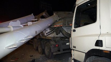FRENİ BOŞALAN TIR, 2 TIR'A ÇARPTI; D-100 YOLU ULAŞIMA KAPANDI