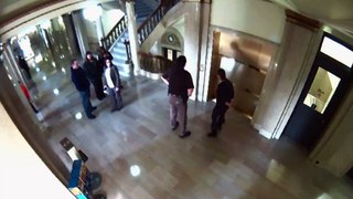 Court Cam | Woman Slips Handcuffs, Attempts DARING Escape