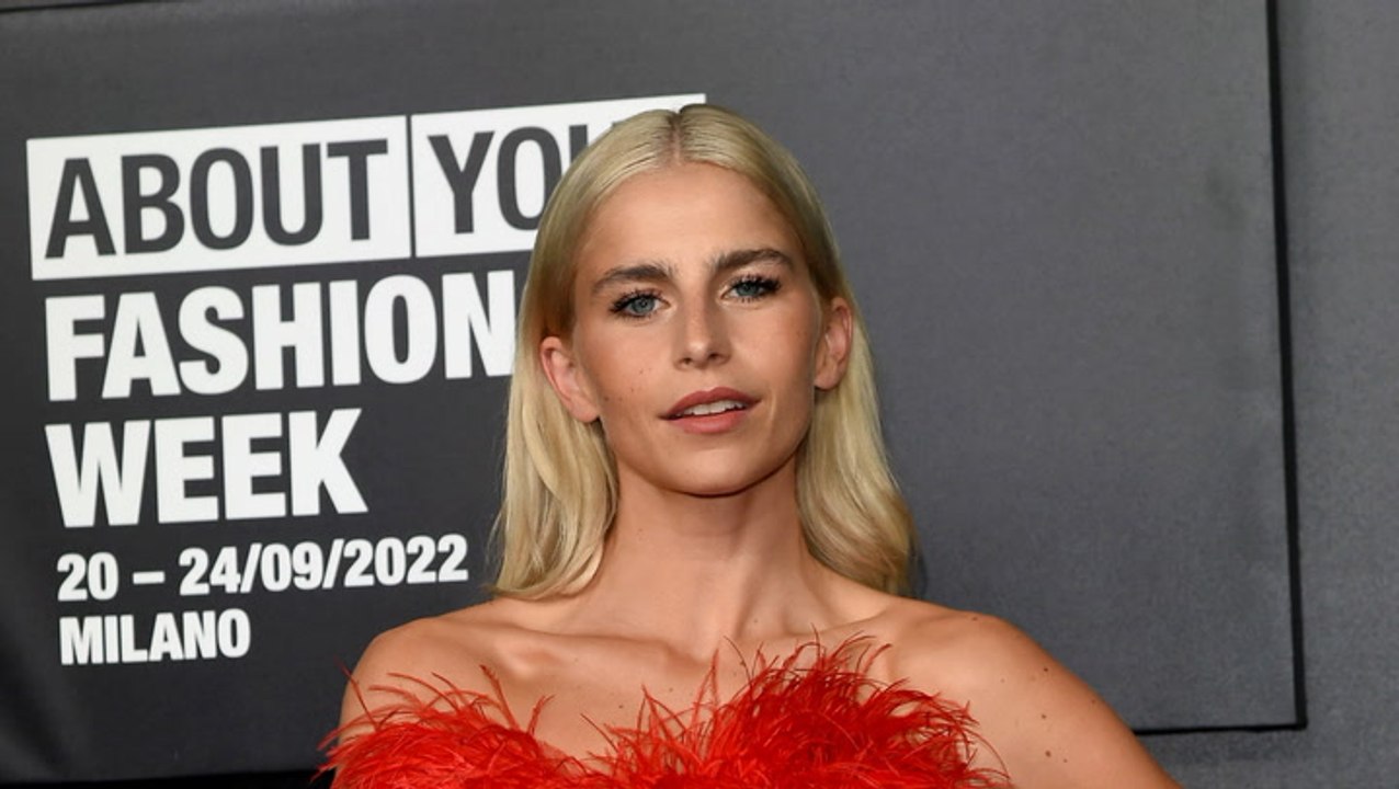 Caro daur im dirndl: was ihre schleife über ihren beziehungsstatus aussagt