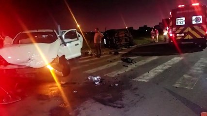 Veículo tomba em forte colisão de trânsito em Cascavel