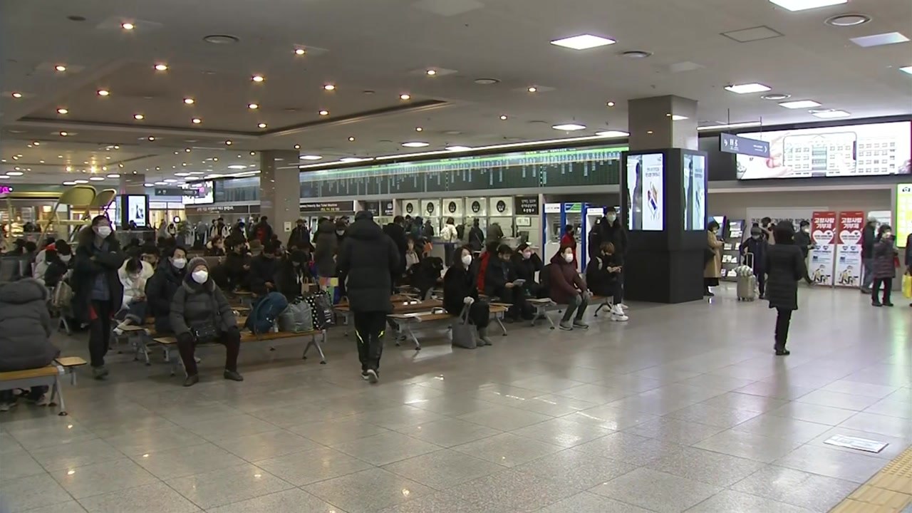 아쉬움 뒤로 한 채 귀경...대전 터미널 '북적' / YTN