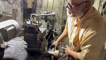 Pak Tua Ini Pakar Pembuatan Piston Kompresor Grasso Produksi Piston Kompresor Grasso