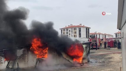 Tekirdağ'da işçilerin kaldığı konteyner alevlere teslim oldu
