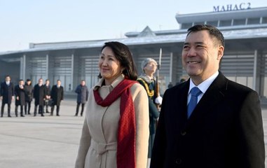 Özbekistan Cumhurbaşkanı Mirziyoyev, Kırgızistan'da Ata-Beyit Kompleksi'ni ziyaret etti