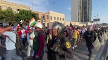 Peru'da hükümeti protesto eden göstericiler güvenlik güçleriyle çatıştı
