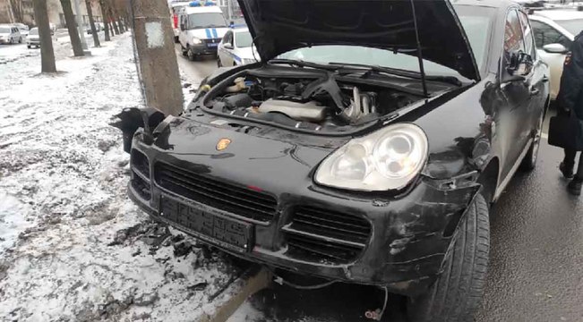 VÍDEO: Perseguição em alta velocidade na Rússia resulta em vários veículos destruídos