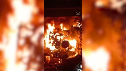 Mersin'de dere yatağına devrilen kamyonun sürücüsü yaşamını yitirdi