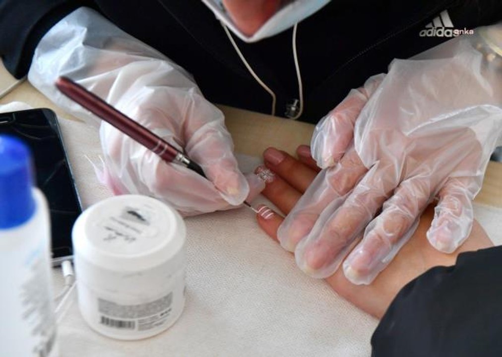 İzmir'de Protez Tırnak ve Tırnak Sanatı Kursu ile Meslek Sahibi Oldular