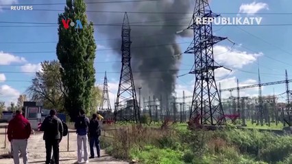 Warga Kyiv Manfaatkan Lampu dan Internet dari Tenda Listrik Darurat