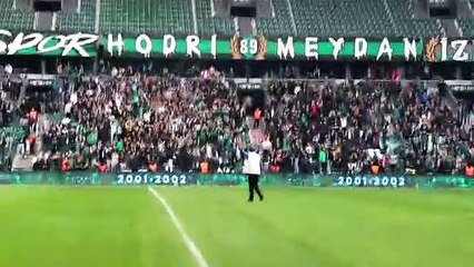 Ferhat Uzun taraftarı selamladı