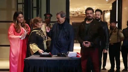Subhash Ghai Cake Cutting With Salman Khan, Family & Media On Occasion Of His 77th Birthday