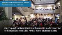 Estudiantes protestan en contra del nombramiento de Díaz Ayuso como alumna ilustre de la Universidad Complutense de Madrid