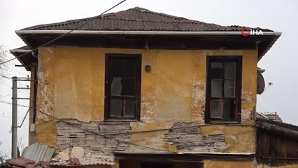 İzmit'in tarihe tanıklık eden evleri çürümeye yüz tuttu