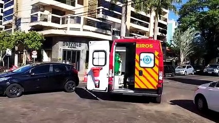 Condutora fica ferida após colisão com automóvel em cruzamento de Umuarama
