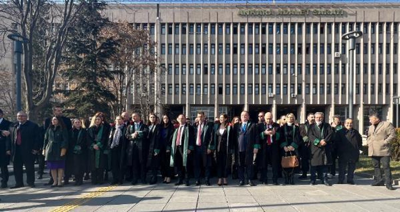 Ankara'da Avukatlar, Tehlike Altındaki Meslektaşları İçin Yürüdü: "Adalet, Demokrasi ve Daha İyi Bir Dünya İçin Yaşamlarımızı Ortaya Koymaktan...