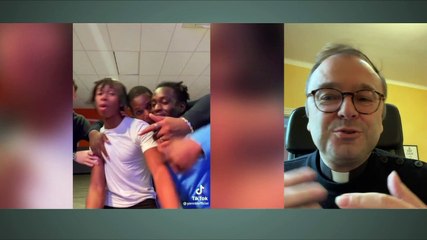 L’incroyable succès de la chanson catholique "Comment ne pas te louer" reprise des dizaines de milliers de fois sur le réseau TikTok - Un curé explique ce phénomène dans "Morandini Live" - VIDEO