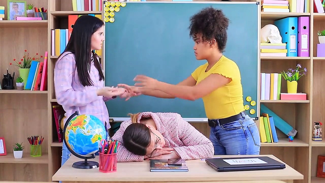 18 Funny Teacher Pranks On Students! _ School Pranks!