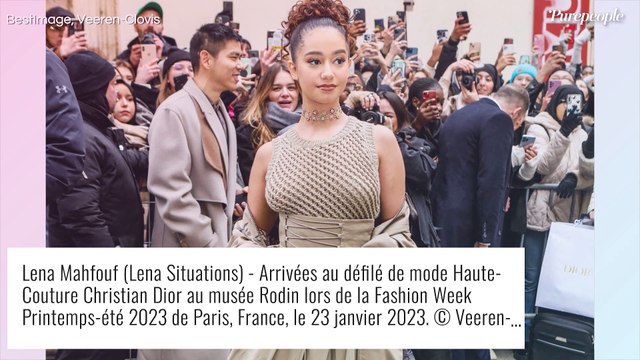 Léna Situations en full nude pour le défilé Dior : jupe plissée, trench et un détail... sauvage !