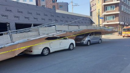 부산에서 강풍 시설물 사고 속출...상수도 파열돼 결빙 / YTN