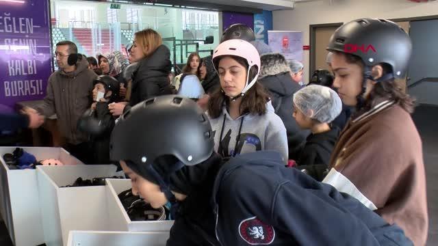 YARIYIL TATİLİNDE ÖĞRENCİLER, KARNE HEYECANINI BUZ PİSTİNDE YAŞADI