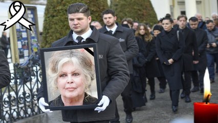  La Cérémonie D'envoi De Brigitte Bardot À Son Lieu De Repos A Été Remplie De Larmes.