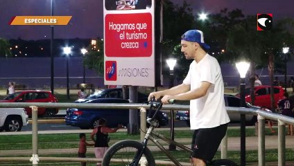 Chicos de todas las edades se acercan al BMX a través de la escuela municipal