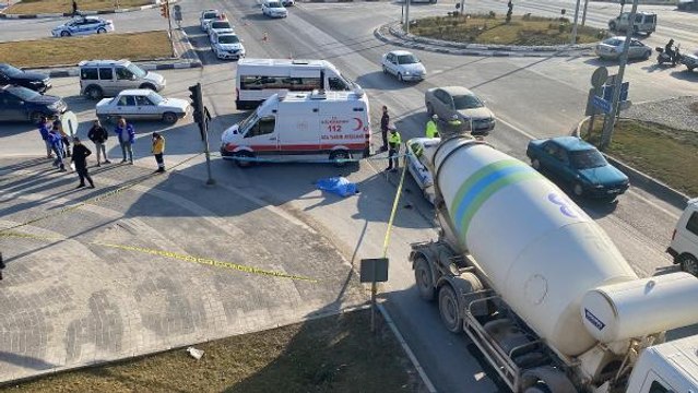 Kütahya'da beton mikserinin çarptığı yaya hayatını kaybetti
