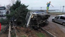 Samsun'da devrilen kamyonetin sürücüsünü emniyet kemeri kurtardı